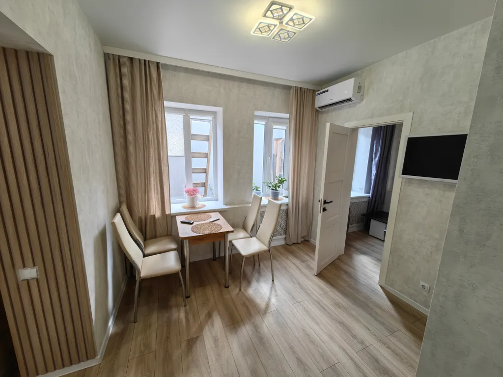 Уютный дом в центре города с мангалом и теплым бассейном