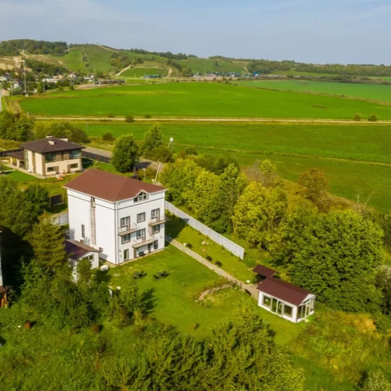 8-комнатный Дом