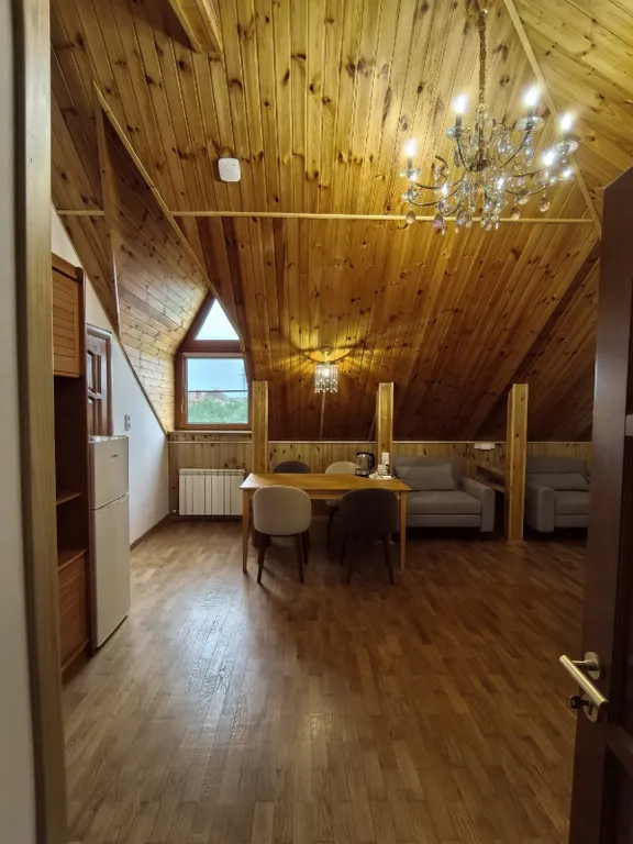 8. Четырехместный номер с тремя кроватями. Мансарда