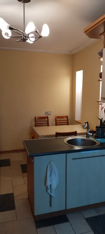 Просторная квартира с большим балконом, в центре города