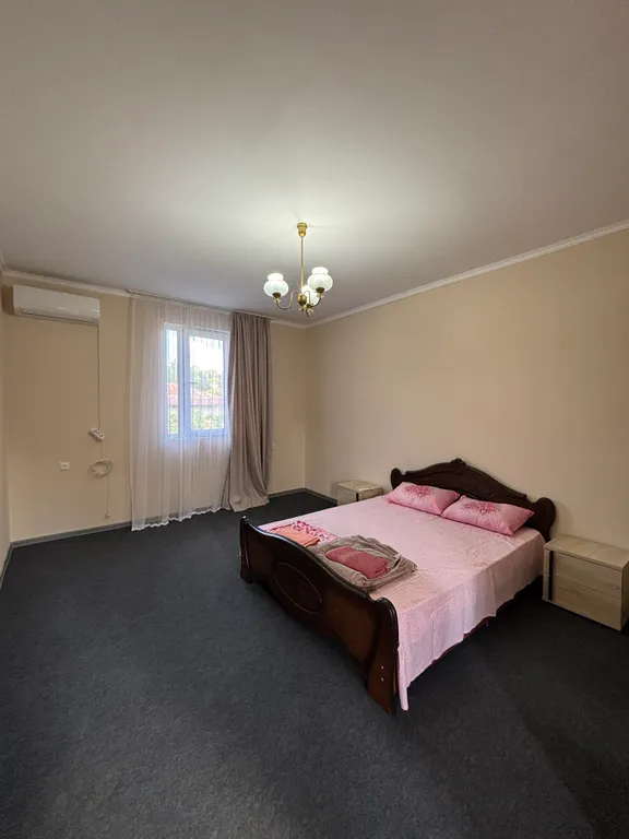 Коттедж Просторный дом в двух шагах от моря — Сухум