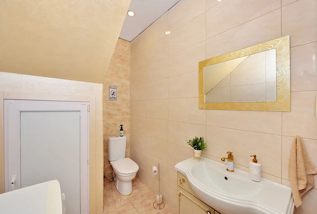 Уютный дом на берегу озера Банное