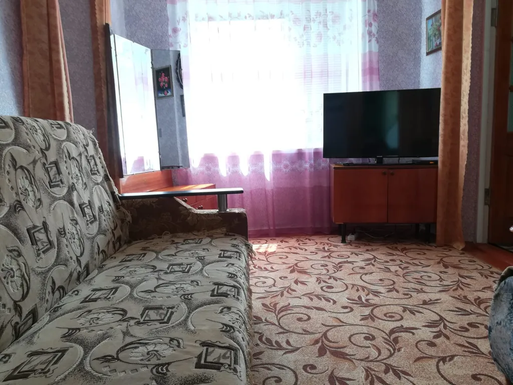 Утопающий в зелени уютный дом