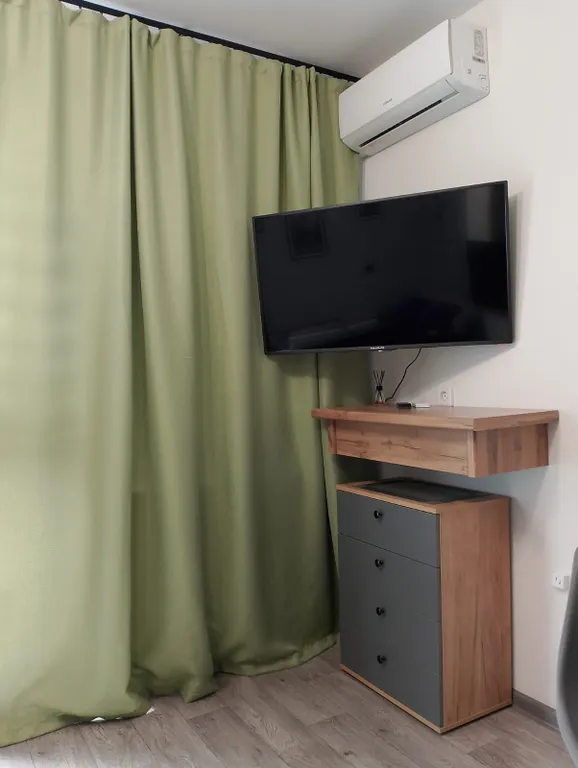 Комфортная квартира с панорамным окном в новом доме