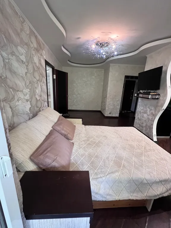 Квартира Квартира Просторная, светлая евродвушка в центре города — Новороссийск