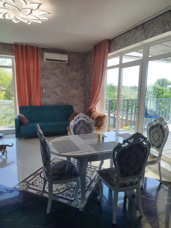 Дом с бассейном