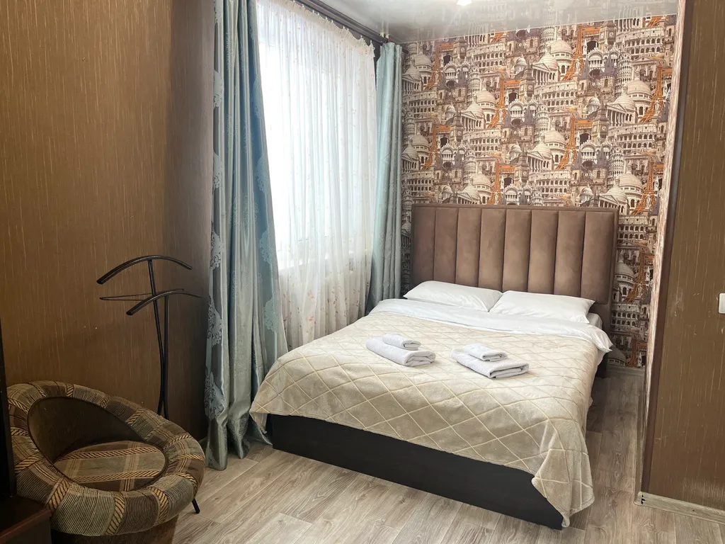 Однокомнатная квартира с большой кухней и лоджией — аренда посуточно в Березники