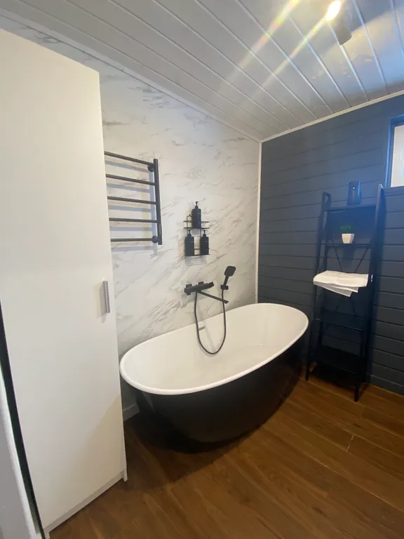 Дом с баней и Сибирским чаном у леса и озера