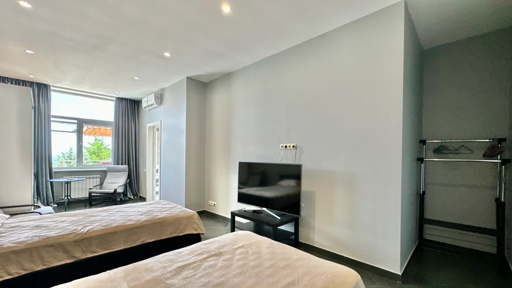 Дом с видом на горы и море