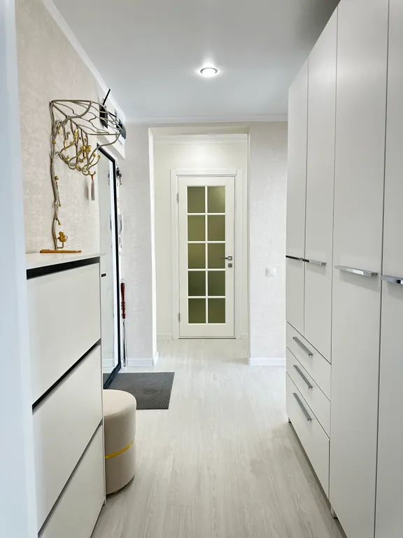 2 комнатная белая на Янышева