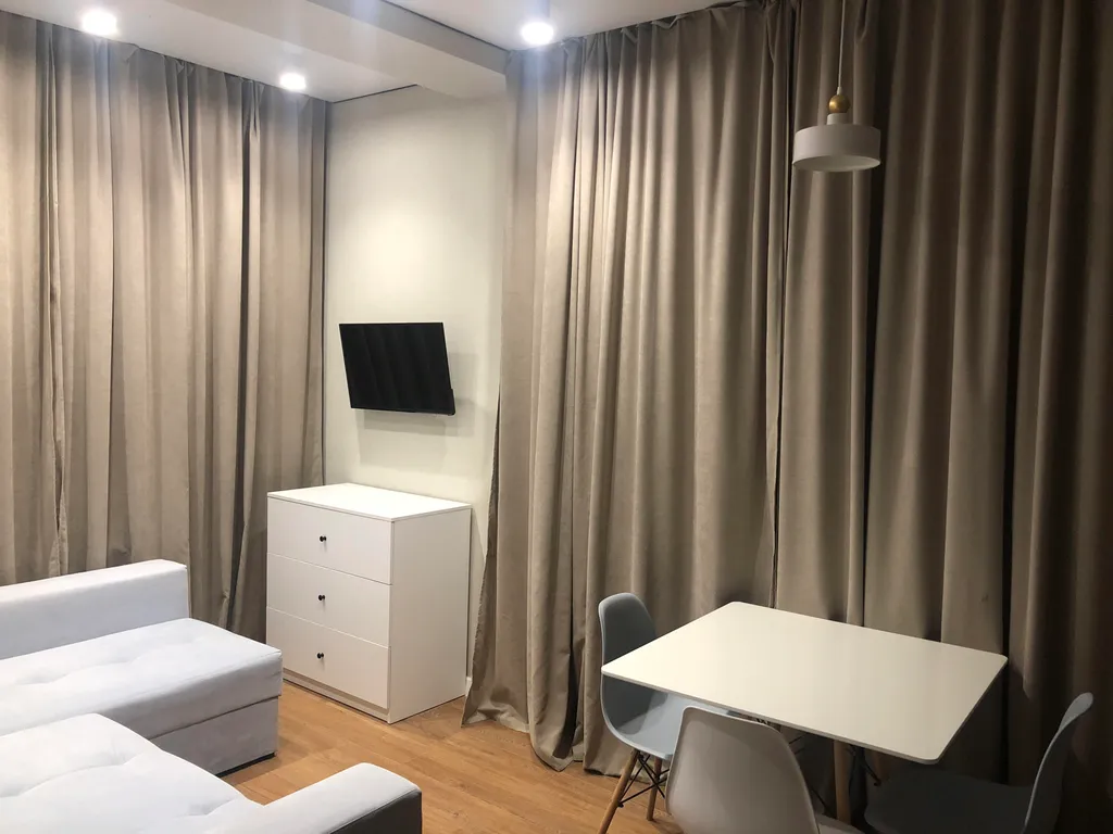 Квартира Апартамент с кухней, отдельной спальней с видом на парк — аренда посуточно в Евпатория