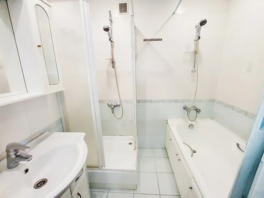 Трёхкомнатная квартира в центре на площади Ленина