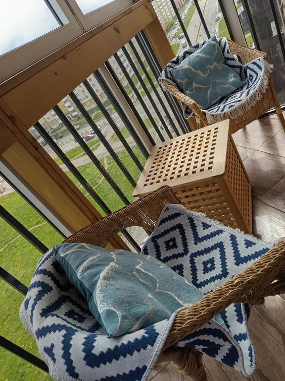 Студия с видом на город