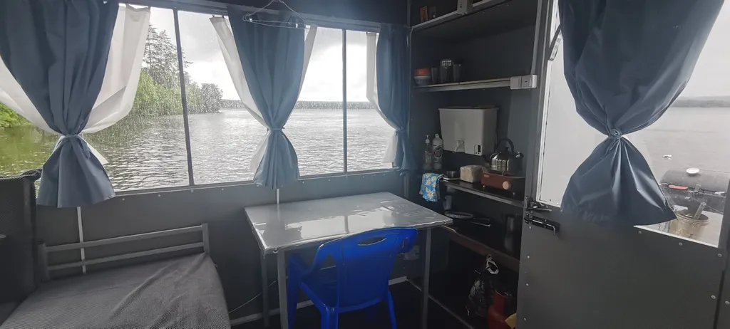 Хаусбот жилой плот