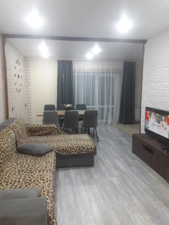 Шале у горной речки