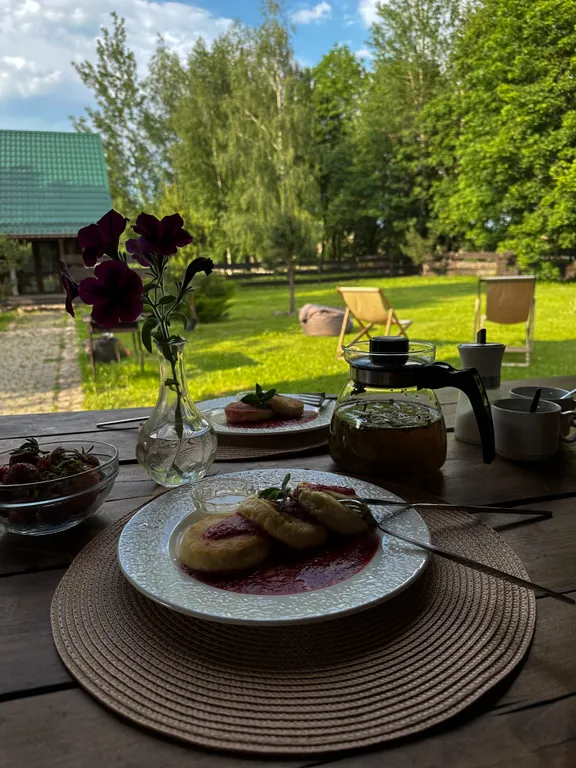 Экодом из вековой сосны с прудом и 7-м бассейном в 23 км от Минска