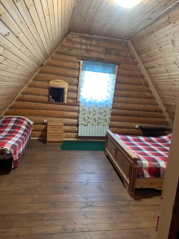 Усадьба Медвежий угол в лесу на берегу озера