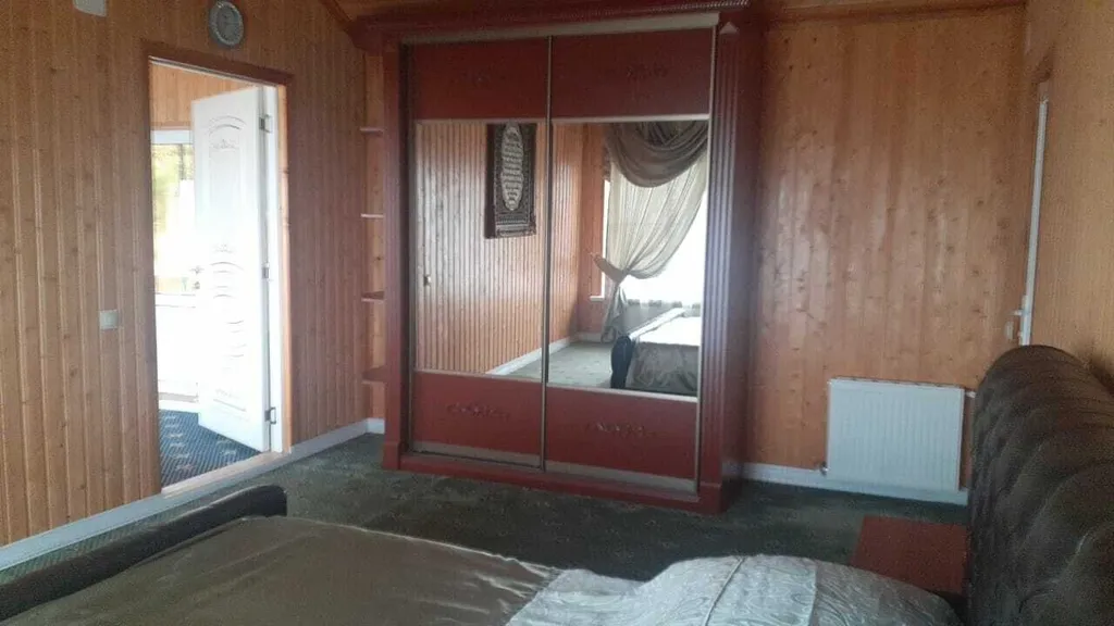 Дом на склоне горы