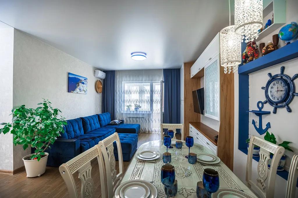 Большая евродвушка на берегу открытого моря