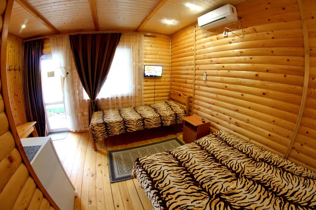 Номер " Стандарт" с двуспальной и односпальная кроватью