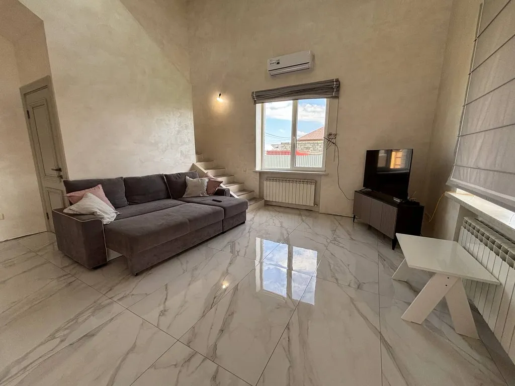 Коттедж Новый дом с видом на горы — Винсады