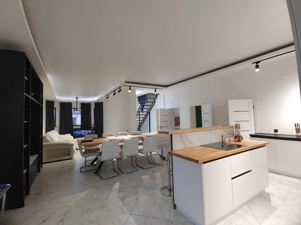 6-комнатный Дом