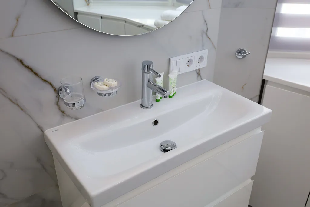 Уютная двухкомнатная квартира с дизайнерским ремонтом возле моря