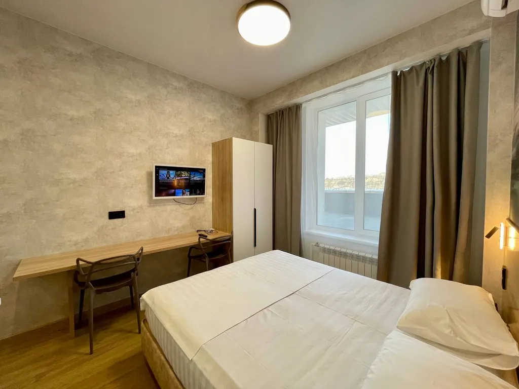 "В Гости!" на Запорожской 69  (1к студия №4 рядом с БЦ "Сити")