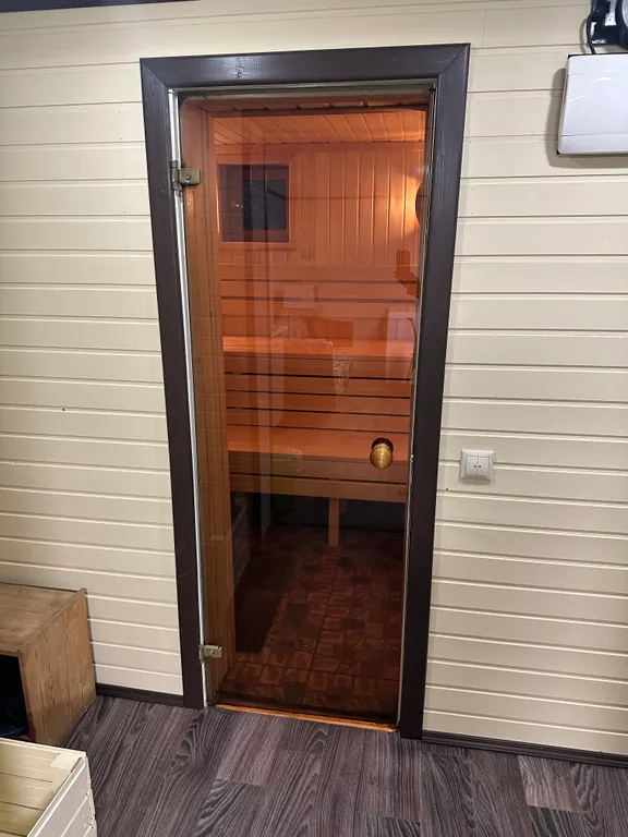 Дом в центре города с бассейном и баней