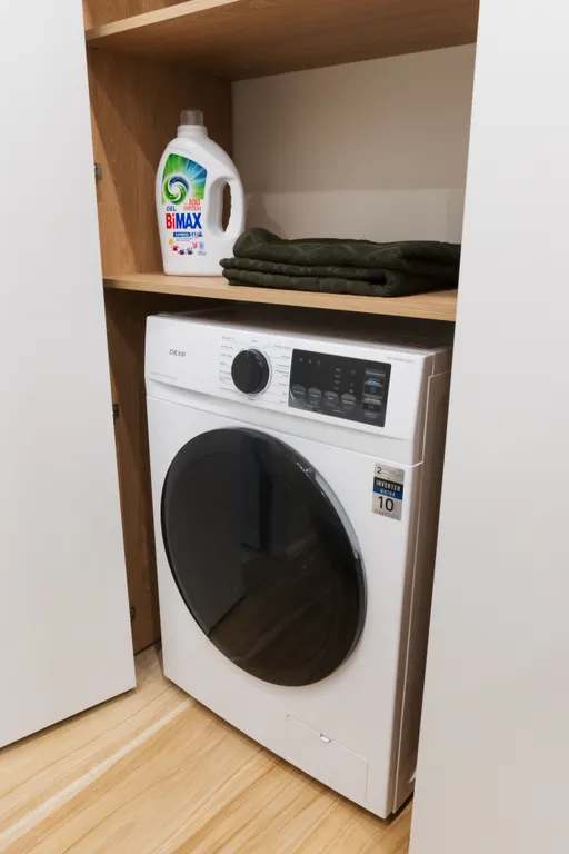 Новая дизайнерская квартира с видом на пруд