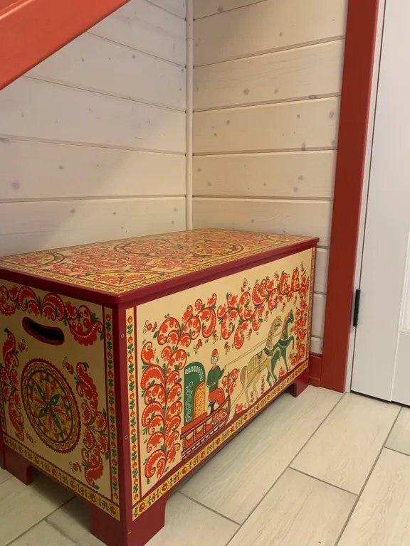 Красная Матрешка - глэмпинг в лесу