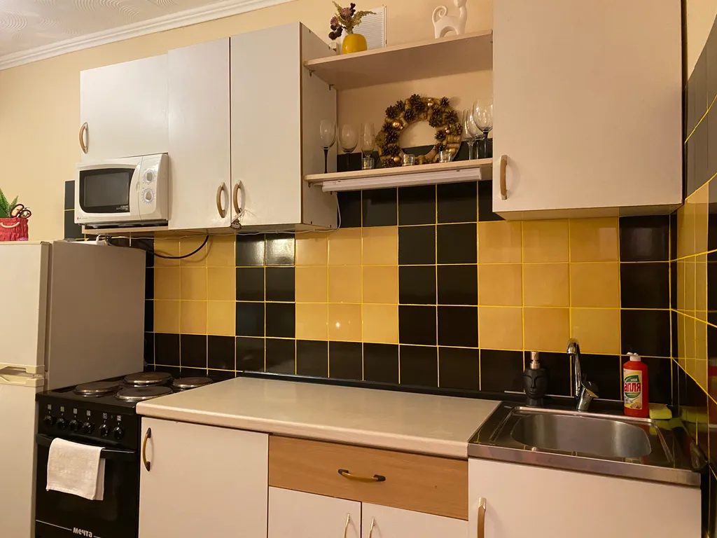 Уютная 1-комнатная квартира с удобным расположением в районе площади Южной