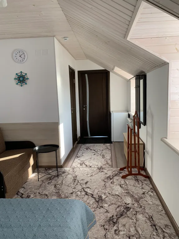 Квартира Трёхместный семейный номер (западный) с диванчиком — аренда посуточно в Керчь