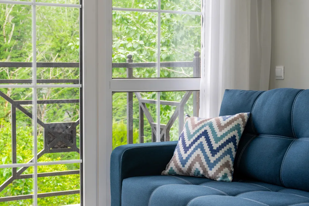 Новая светлая студия с балконом