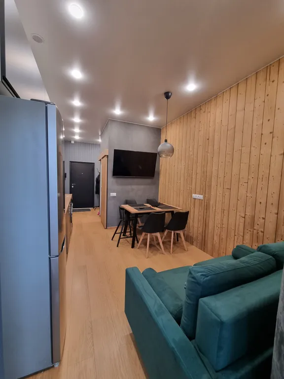 Современные апартаменты с джакузи у озера