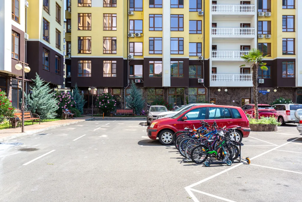 Просторная стильная квартира с видом на горы