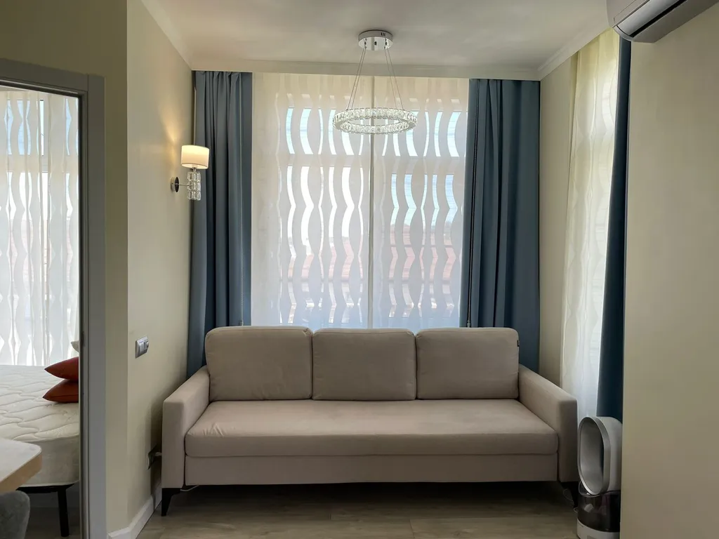 Евро-двухкомнатный апартамент Айсберг с балконом и видом на Храм