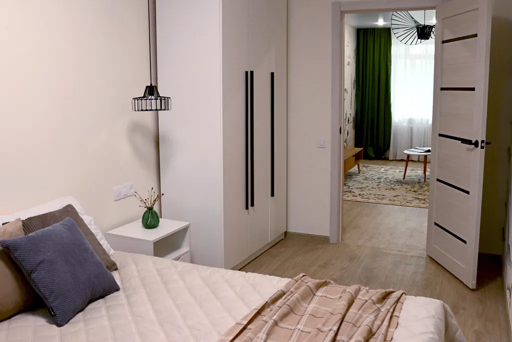 Уютная трехкомнатная квартира с дизайнерским ремонтом