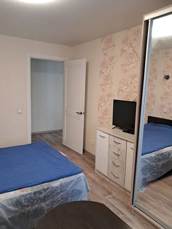 Двухкомнатная квартира недалеко от въезда в город со свежим ремонтом