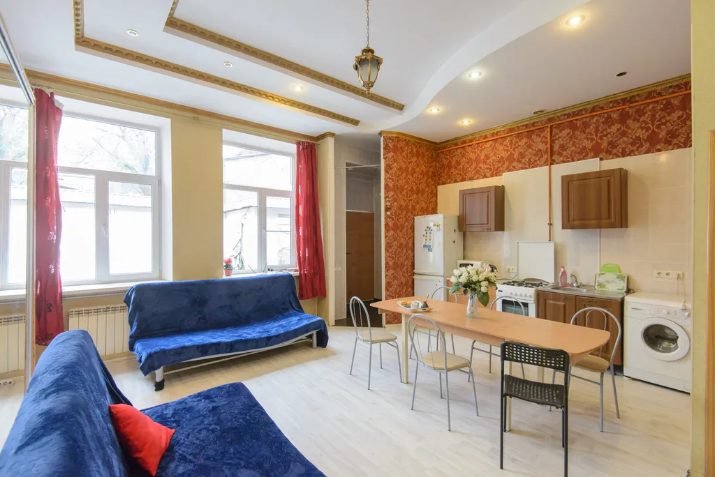 Уютный дом в центре города с мангалом и ёлочкой