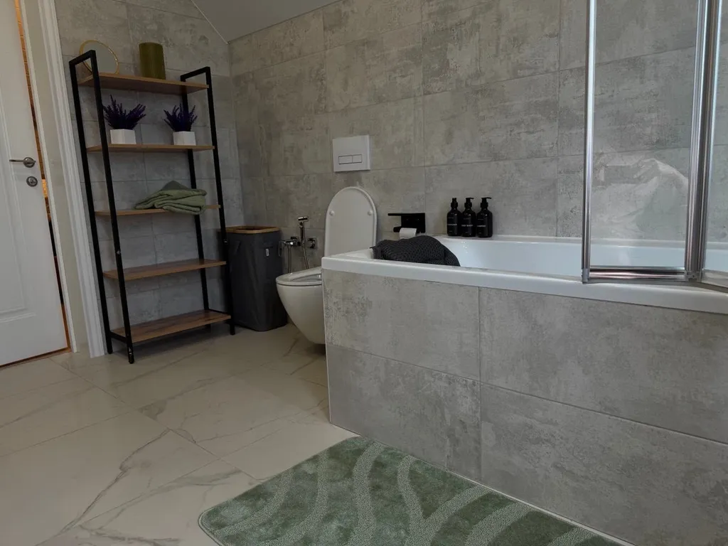 Коттедж Новый дом с баней в Подмосковье — Лопотово