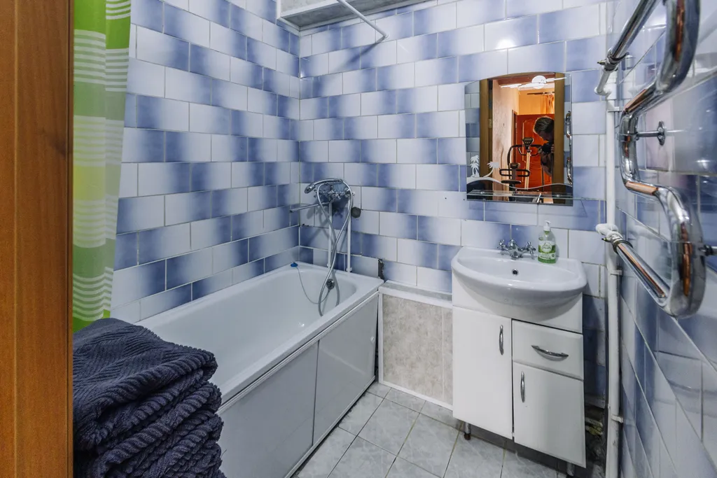 Коттедж в центре города с камином, аэрохоккеем, спортзалом и библиотекой