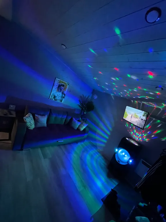 Уютный дизайнерский коттедж с территорией