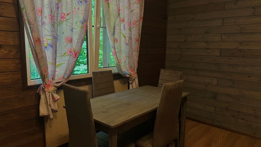 Уютный новый домик в лесу