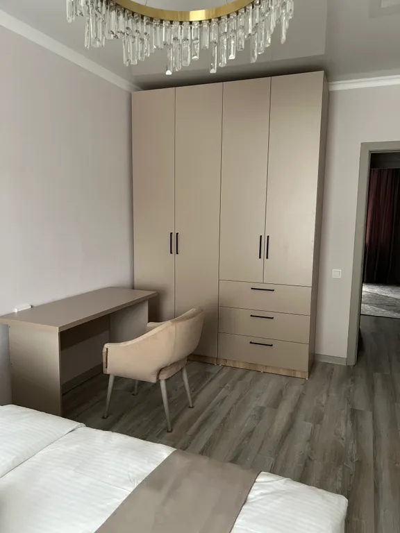 Стильная двухкомнатная квартира в центре города на 2 этаже