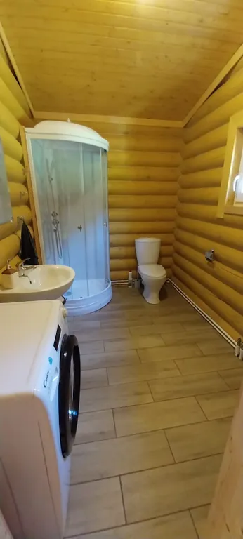 Уютный дом на берегу озера