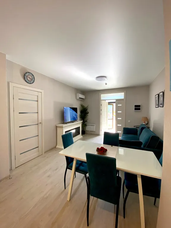 Семейная квартира с бассейнами