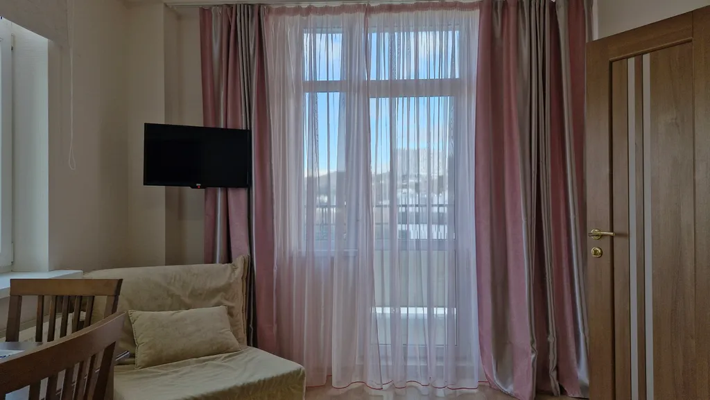 Свежая 1-комнатная квартира с дизайнерским ремонтом