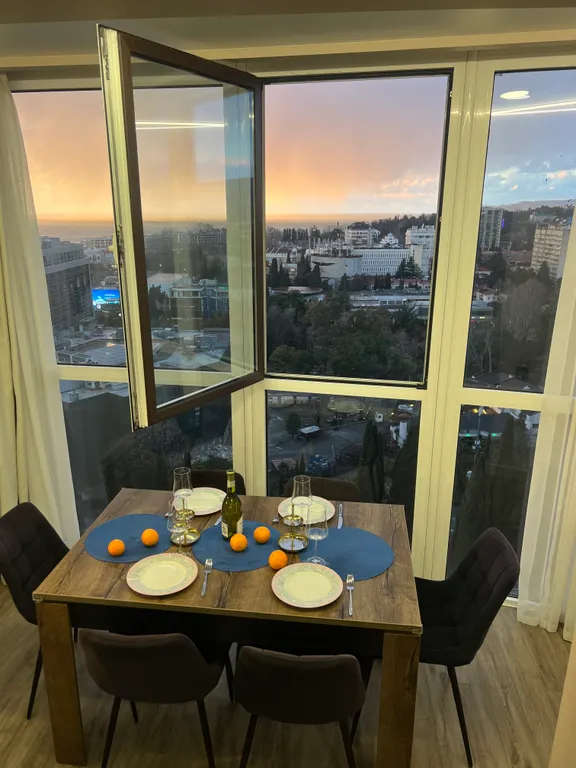 Уютная квартира с видом на морской порт и горы