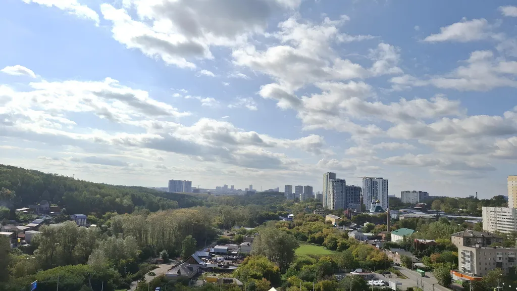 Квартира с видом на Уральские горы и реку Исеть! от 1 до 8 гостей.